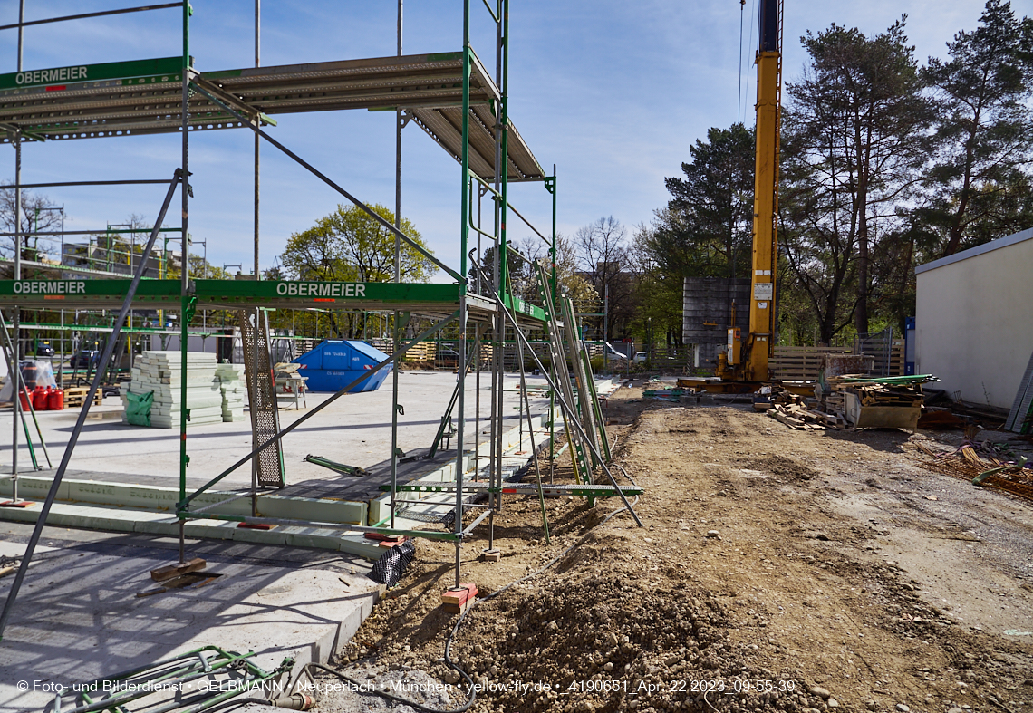 22.04.2023 - Luft- und Ebenenfotos vom Haus für Kinder in der Quiddestraße in Neuperlach